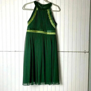 Maggie London Green 100% Silk Dress. Size 6 Flowing Party Christmas Wedding